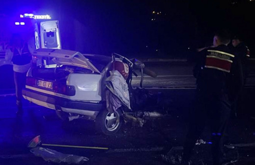 Zonguldak'ta feci kazada otomobil ikiye bölündü: 1 ölü, 5 yaralı
