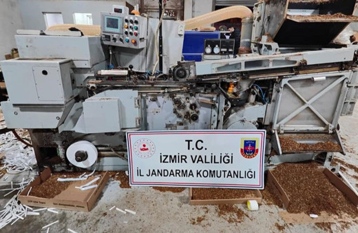 İzmir’de kaçak sigara fabrikasına baskın: 52 milyonluk ürün ele geçirildi!