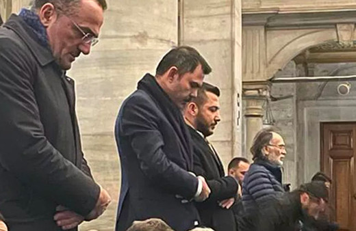 Murat Kurum Eyüp Sultan'da sabah namazı kıldı! Ulaşım ve kentsel dönüşüm mesajı verdi