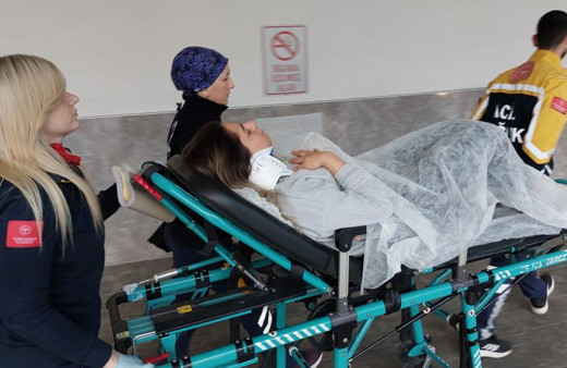 Samsun'da akılalmaz olay! 17 yaşındaki kız, halı yüzünden hastanelik oldu