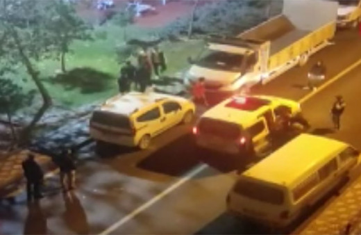  Ankara’da çevreye rahatsızlık veren grup ile polis arasında arbede çıktı