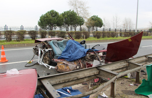 4 arkadaşın yolculuğu faciayla bitti: 2 ölü, 2 yaralı