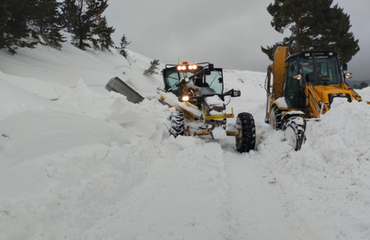 Sarıkamış’ta köy yoluna çığ düştü