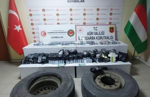 Kaçak malları araç lastiğine saklamışlar!