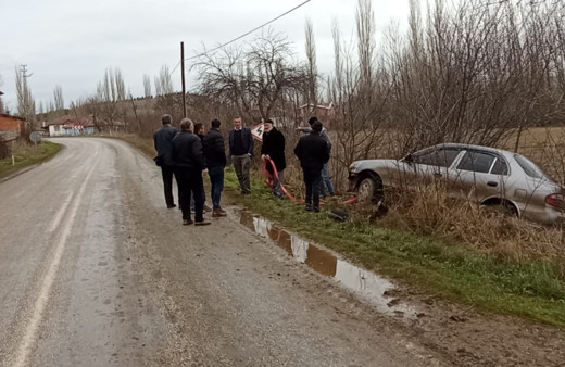 Kayganlaşan yolda direksiyon hakimiyetini kaybetti
