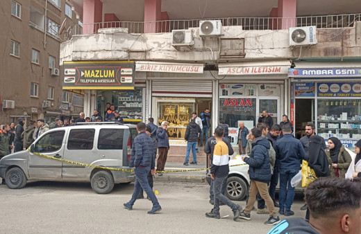 Mardin'de maskeli şahıslardan kuyumcuya silahlı saldırı