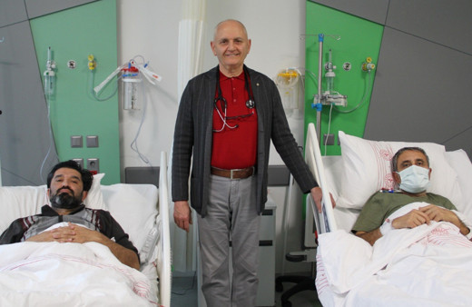 26 yıl önce babalarına nakil yapan doktor bu kez çocuklarından nakil yaptı