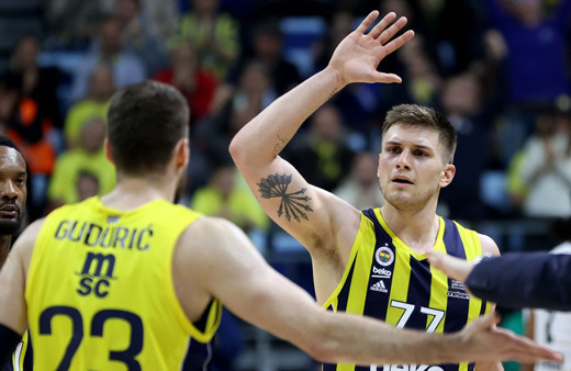 Fenerbahçe Beko bir ara 17 sayı geriye düştüğü maçta Partizan'ı farklı yendi