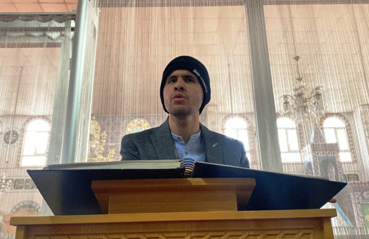 Doğuştan görme engelli hafız, müezzinlik yapıyor