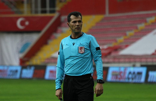 Samsunspor - Sivasspor maçının hakemi Burak Şeker oldu