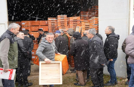'Arı Ürünleri Üretim Projesi' ile arı üreticilerine kovan dağıtımı yapıldı