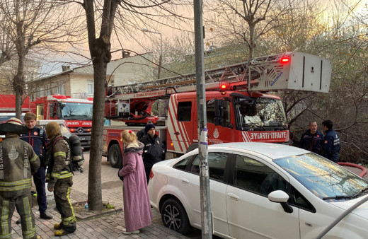 Bahçelievler'de çıkan yangında 2 kadın ve evcil hayvanları son anda kurtuldu
