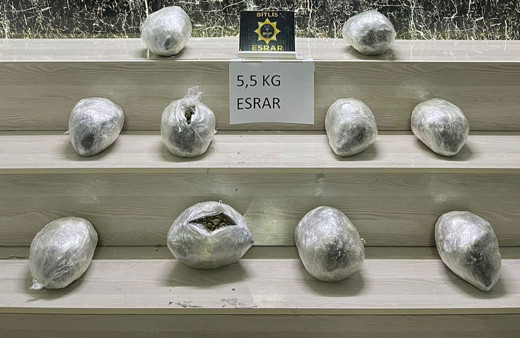 Bitlis'te takside 5 kilo 518 gram esrar ele geçirildi!