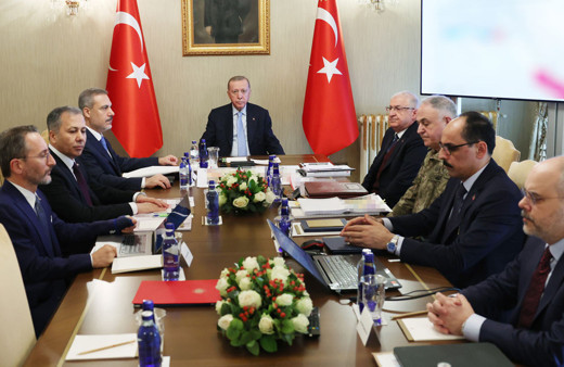 Dolmabahçe'de güvenlik toplantısı! Cumhurbaşkanı Erdoğan Bahçeli ve Akşener ile görüştü