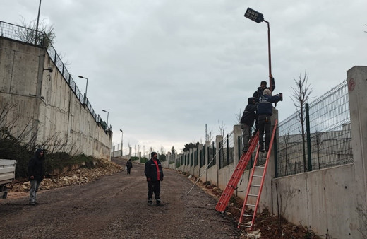Şehir Hastanesi bağlantı yolu güneş enerjisi ile aydınlatılıyor