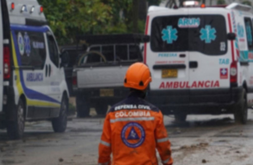 Otoyolda toprak kayması sonucu 18 kişi öldü, 35 kişi yaralandı
