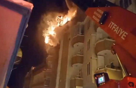 8 yaşındaki çocuk ailesini uyandırıp, yangında ölmekten kurtardı!