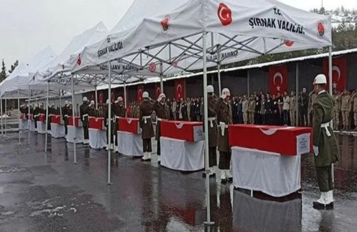 Pençe-Kilit Harekatı bölgesinde şehit olan 9 asker için Şırnak'ta tören yapıldı