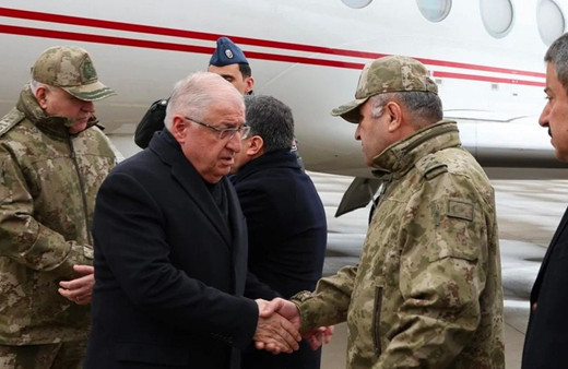 Milli Savunma Bakanı Yaşar Güler sınır hattında!