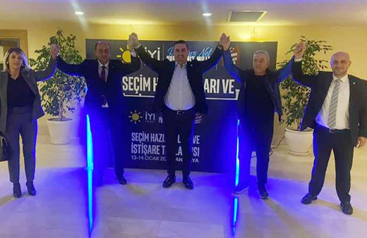 Son dakika transferi! AK Parti'den istifa eden Belediye Başkanı İYİ Parti’ye geçti!