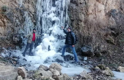 Amasya’da Su Atan Şelalesi buz tuttu