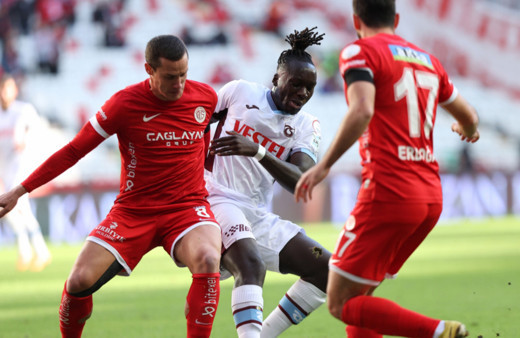 Trabzonspor, Antalya'dan 1 puanla döndü