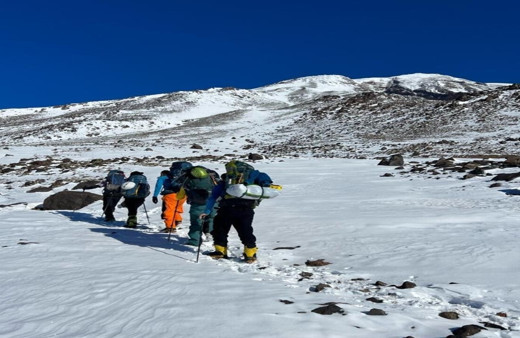 Eksi 33 derecede Türkiye’nin çatısına tırmandılar
