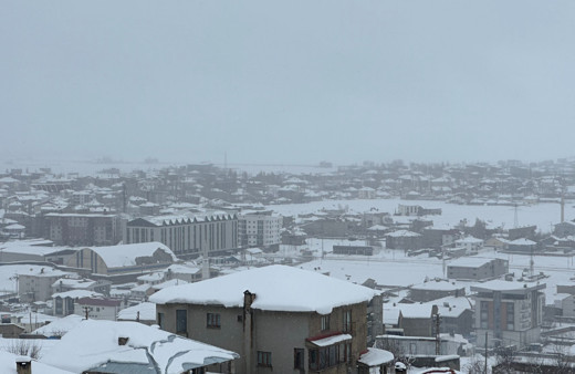 Hakkari’de 96 köy ve 202 mezra yolu ulaşıma kapandı