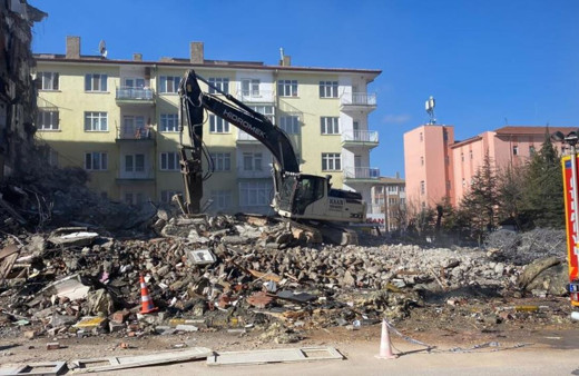 Çankırı’da depreme dayanıksız bina yıkıldı