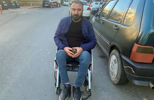 Böyle arkadaş olmaz olsun! Engelli arkadaşının otomobilini çaldı!