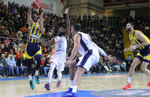 Fenerbahçe Beko 1 sayı farkla kazandı