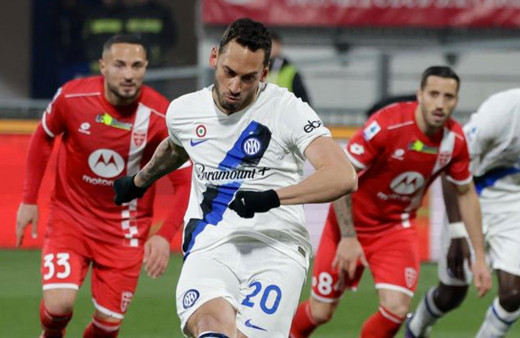 Hakan Çalhanoğlu'nun performansı büyüledi