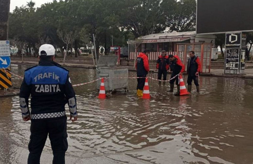 Hatay Büyükşehir Belediyesi, 125 su taşkını vakasına müdahale etti!