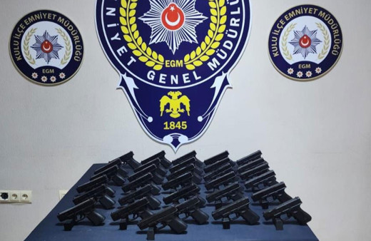 Polisin durdurduğu araçta 31 tabanca ele geçirildi!