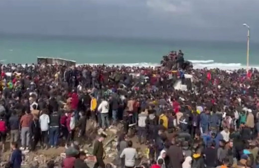 İsrail askeri, Gazze'de gıda yardımı almak için toplanan binlerce Filistinlinin üzerine ateş açtı