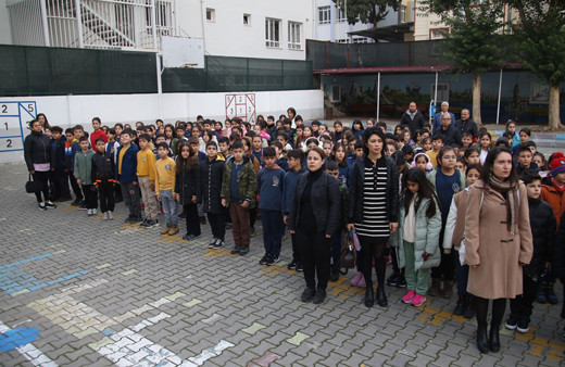 Okullar, haftaya şehitlere saygı duruşuyla başladı!  Milli Eğitim Bakanı Yusuf Tekin: Bunu da herkes böylece bilsin...