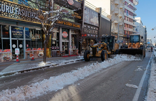 Van’da karla mücadele çalışması devam ediyor