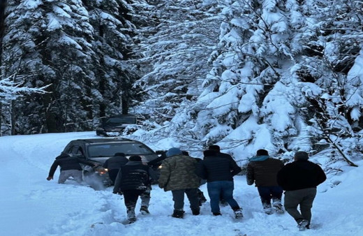 Kamp yaptıkları yaylada mahsur kalan 8 kişiyi off-road ekipleri kurtardı