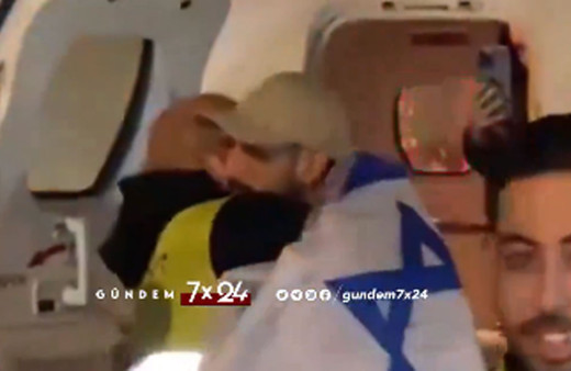 Skandal gol sevincinin mimarı İsrailli futbolcu ülkesine gitti kahraman gibi karşılandı