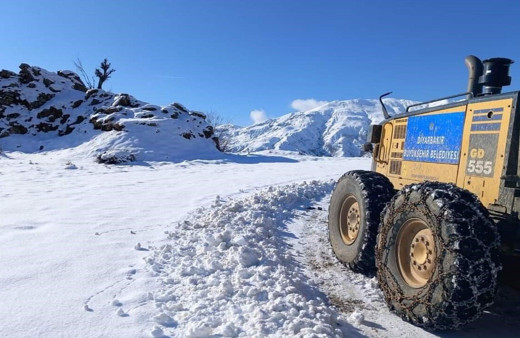 Diyarbakır Kulp'ta kar nedeniyle kapanan yollar açıldı