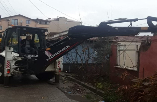 Marmara Depremi'nden kalan 184 riskli bina yıkıldı