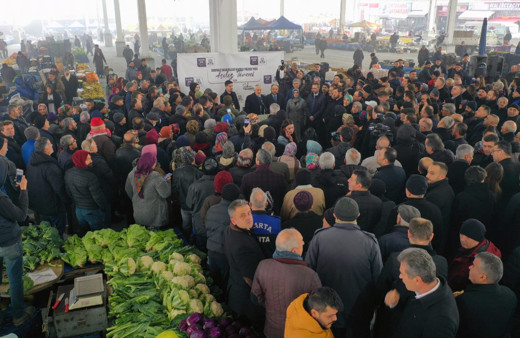 Isparta'da yoğun kar sebebiyle çöken kapalı pazar yeniden inşa edildi