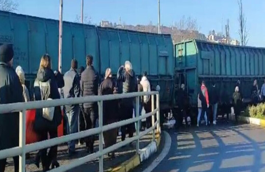 Trenin ayrılan vagonları paniğe neden oldu