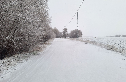 Sivas'ta kar ve tipi nedeniyle 22 köy yolu ulaşıma kapandı