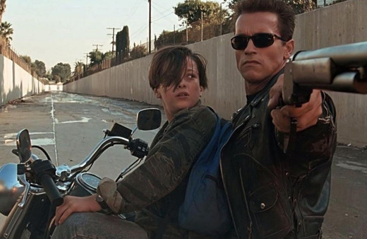 Arnold Schwarzenegger havalimanında gözaltına alındı