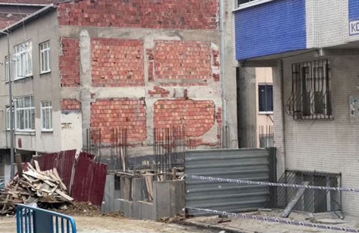 İstanbul'da inşaat nedeniyle 2 binanın temelinde kayma yaşandı