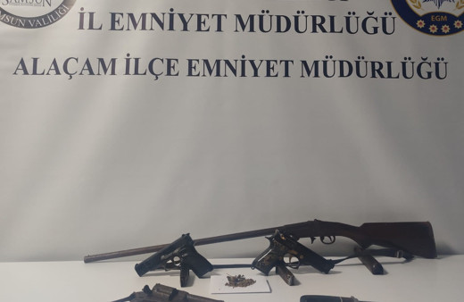 Alaçam'da silah ve uyuşturucu ele geçti