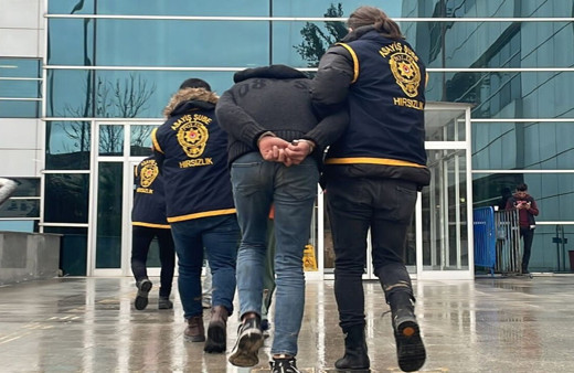 Hırsızlık şüphelisi 3 şahıstan 2’si tutuklandı