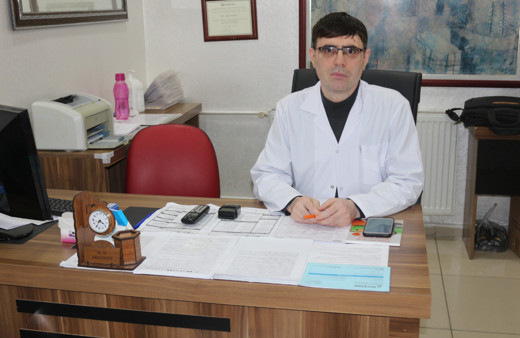 78 yaşındaki hastanın safra kesesinden yüzlerce taş çıktı