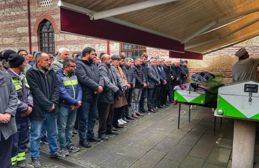 Feci kaza hayatlarını kaybeden aile son yolculuğuna uğurlandı